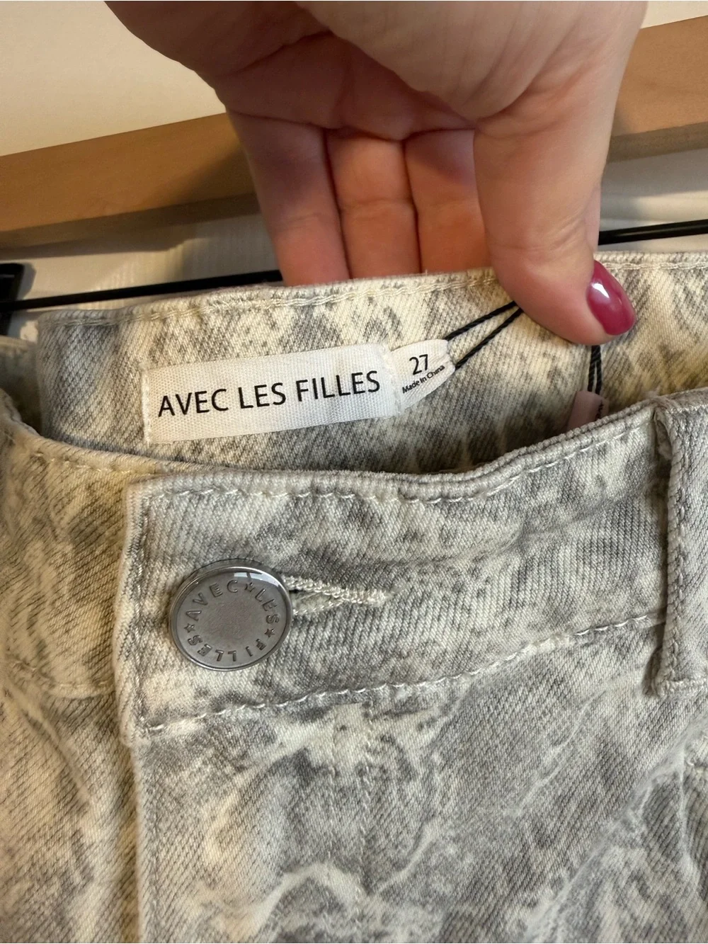 Avec Les Filles Faux Snakeskin Bermuda Shorts Ecru Python Size 27 NWT